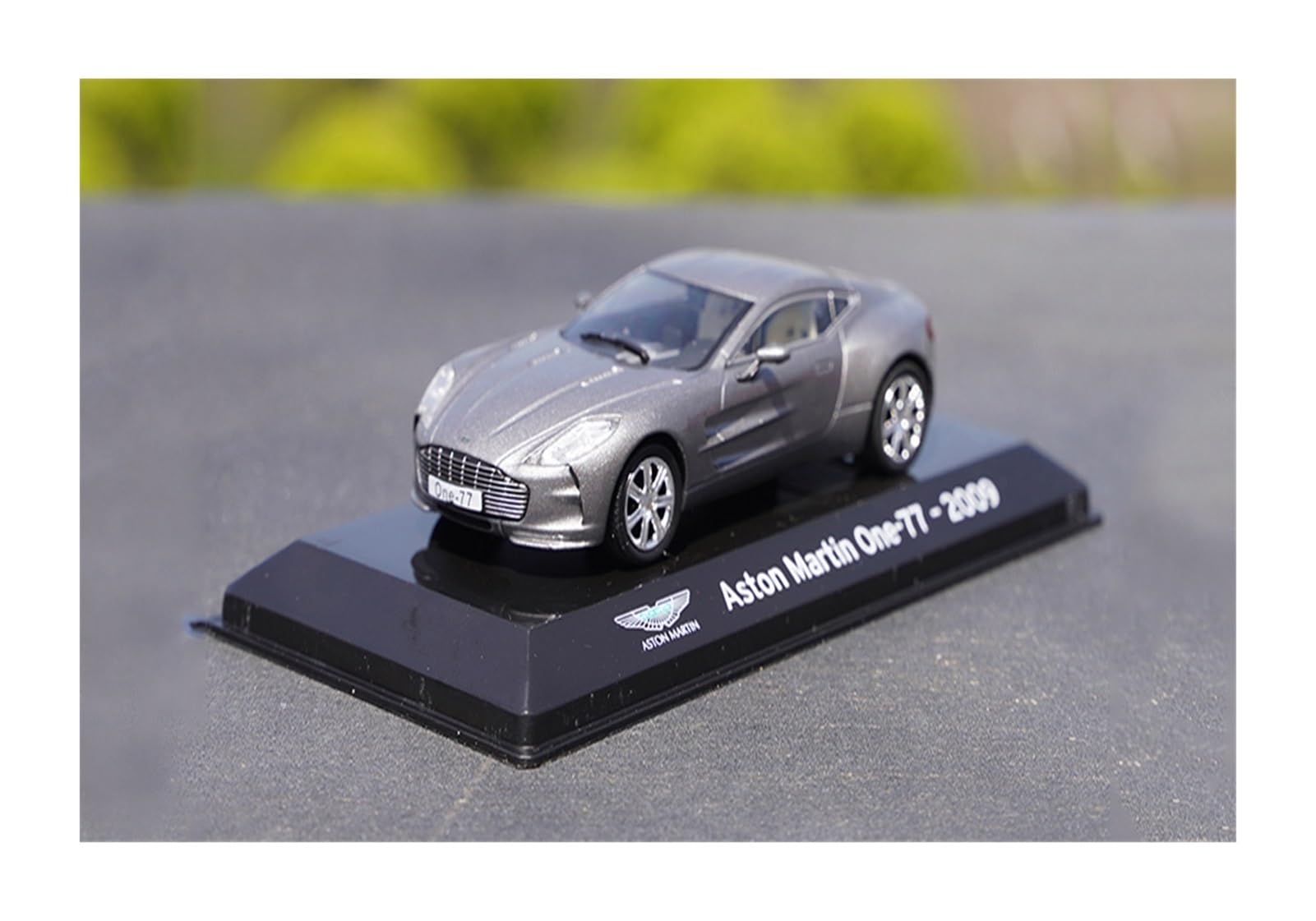 Amazon.co.jp: 1:43 合金車モデル: IXO アストンマーティン ASTON